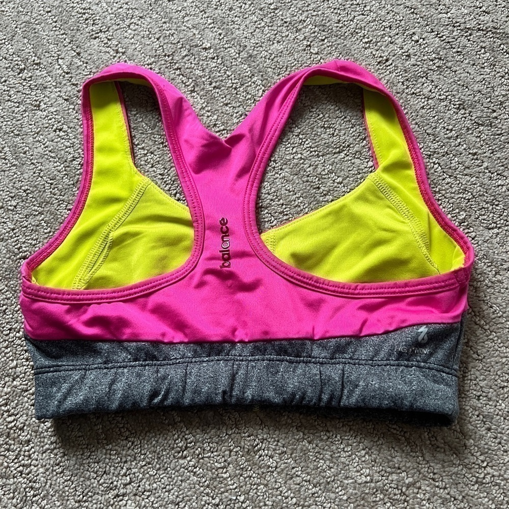 New balance - women’s sports bra siZE XS - Picture 2 of 3